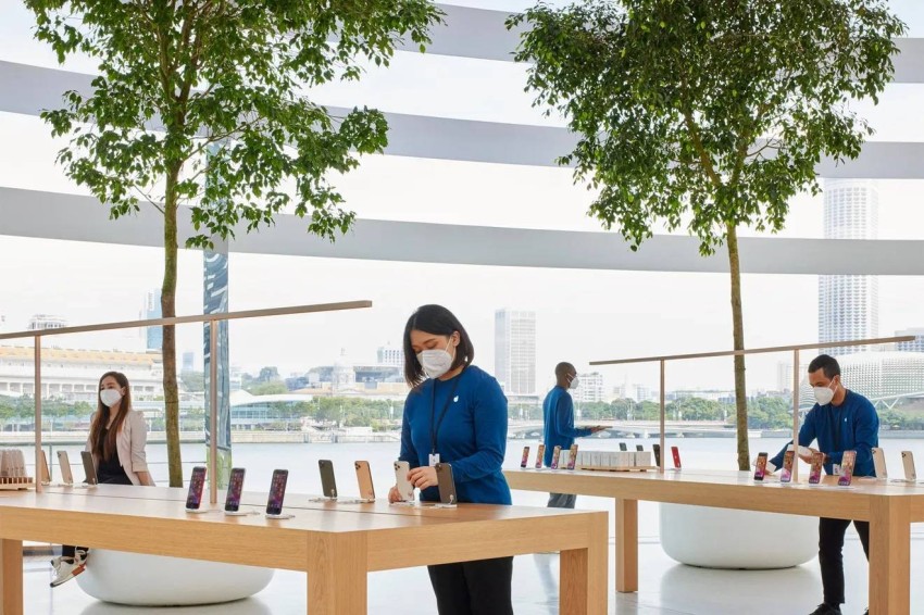 Apple Floating Store 4